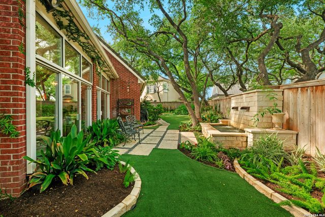 2 CHATSWORTH WAY, San Antonio, TX 78209