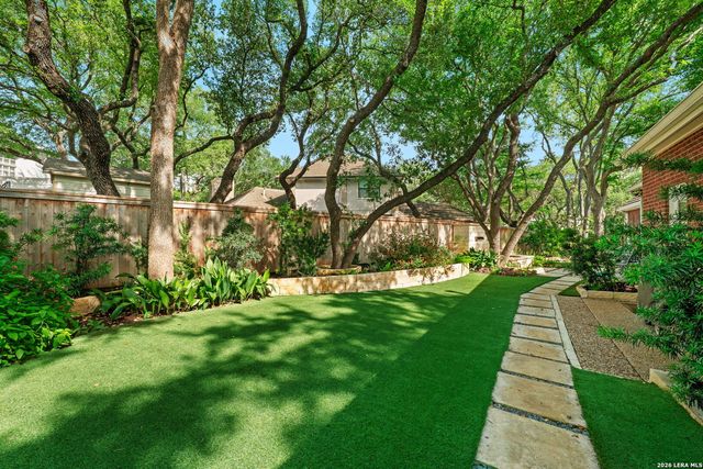 2 CHATSWORTH WAY, San Antonio, TX 78209