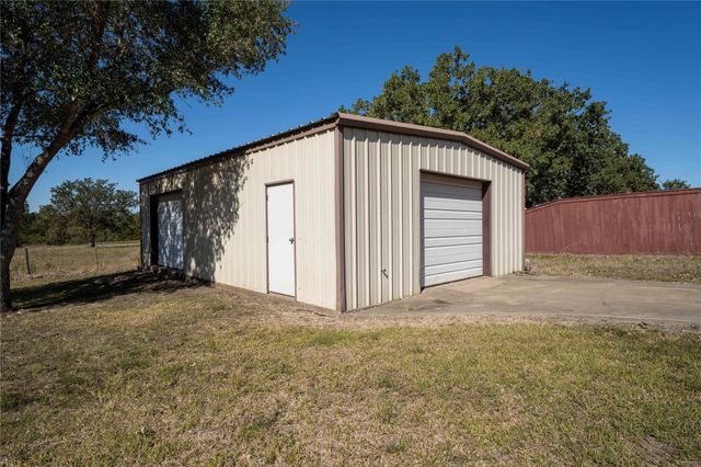 407 Raymond Road, La Grange, TX 78945