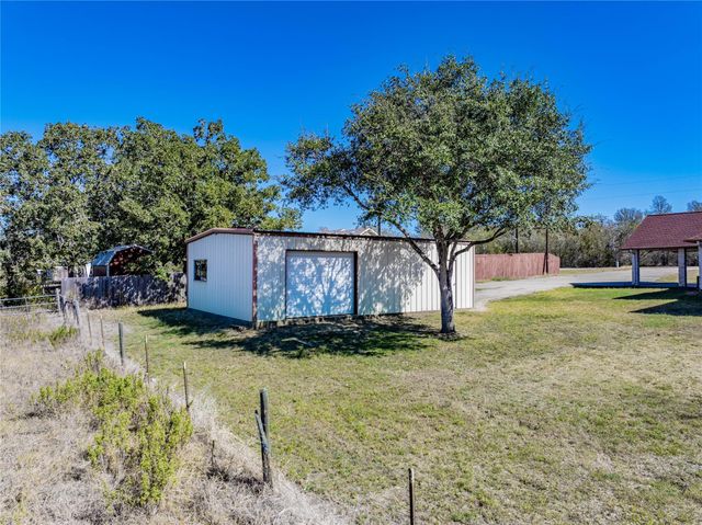 407 Raymond Road, La Grange, TX 78945