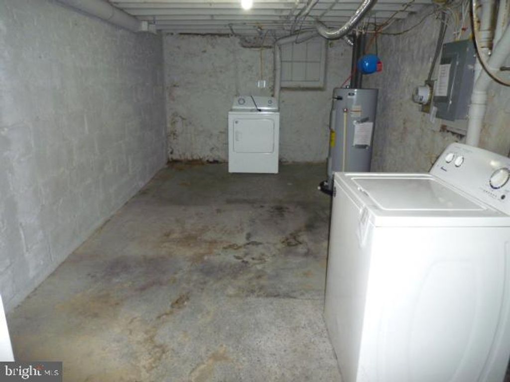 Image 38 of property listing at 5118 HARFORD RD, Baltimore, MD 21214