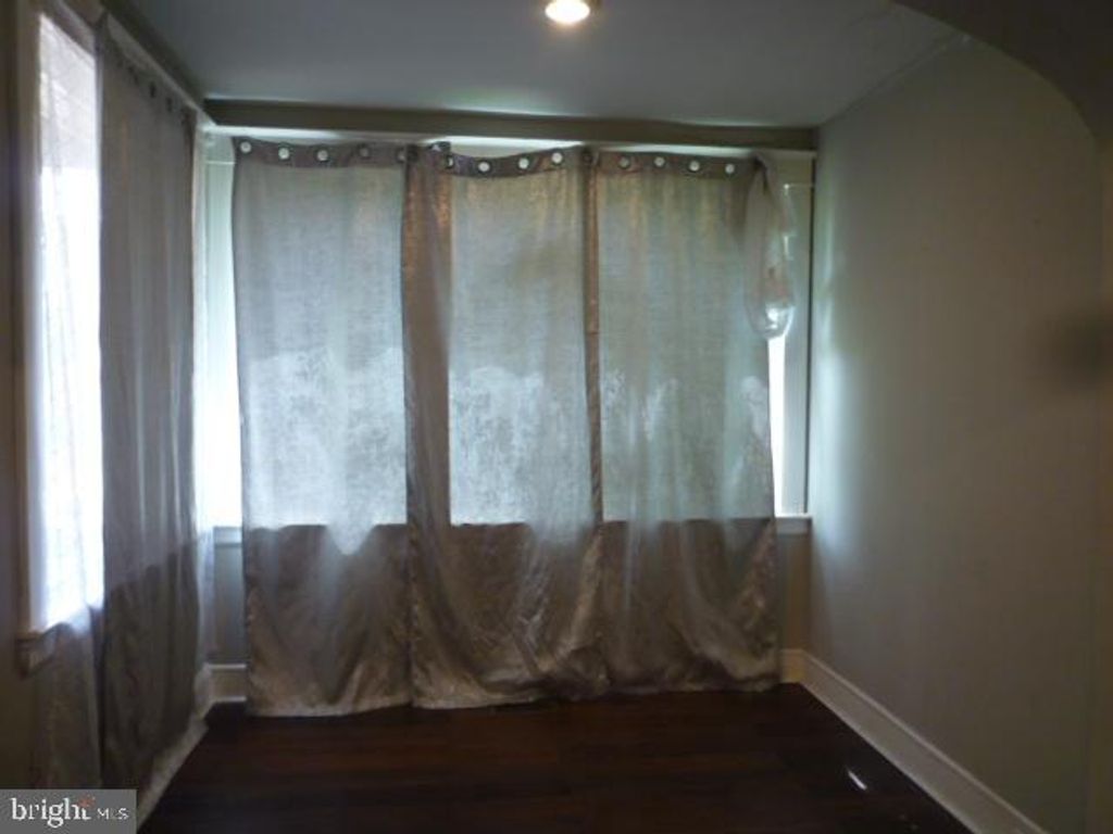 Image 4 of property listing at 5118 HARFORD RD, Baltimore, MD 21214