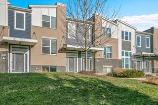 29W710 Everton Drive, Warrenville, IL 60555