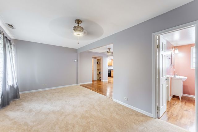 8728 S Rockwell Avenue, Evergreen Park, IL 60805