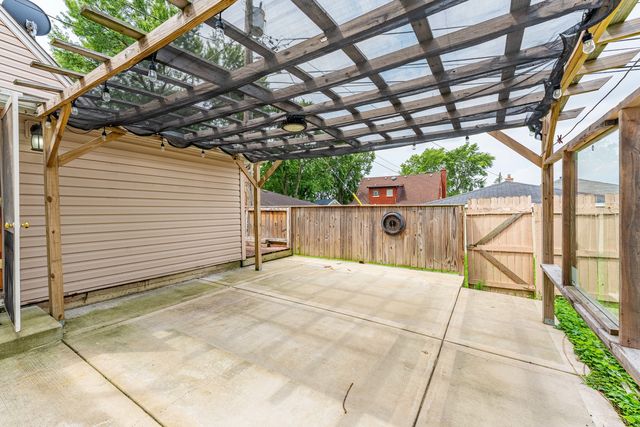 8728 S Rockwell Avenue, Evergreen Park, IL 60805