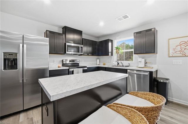 80 Clara CT, Suffolk, VA 23434