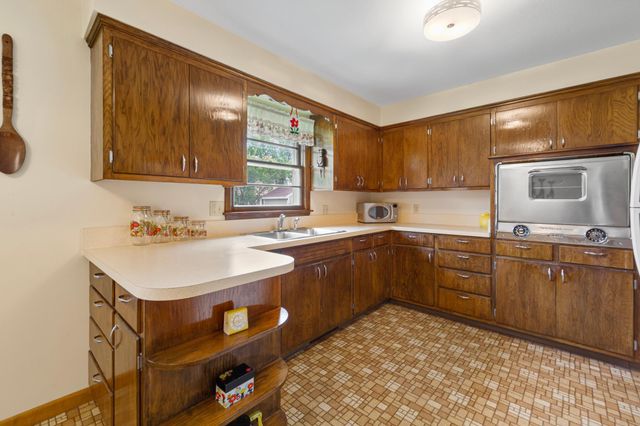 219 Floral Avenue, Mankato, MN 56001