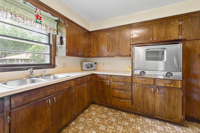 219 Floral Avenue, Mankato, MN 56001