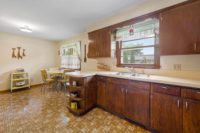 219 Floral Avenue, Mankato, MN 56001