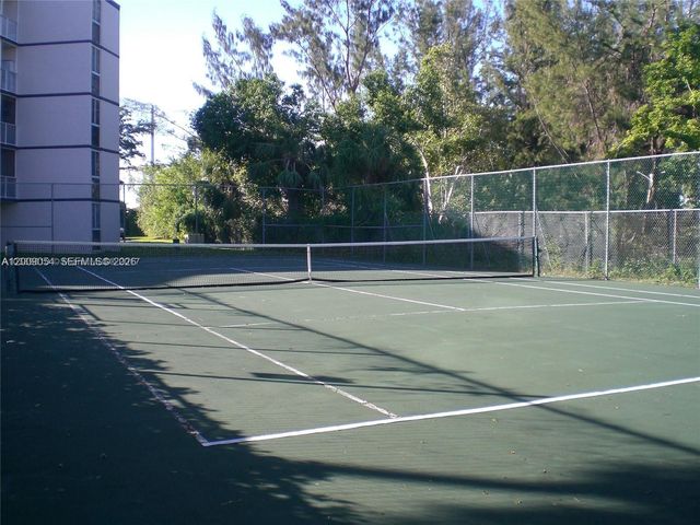 6955 NW 186th St F209, Hialeah, FL 33015