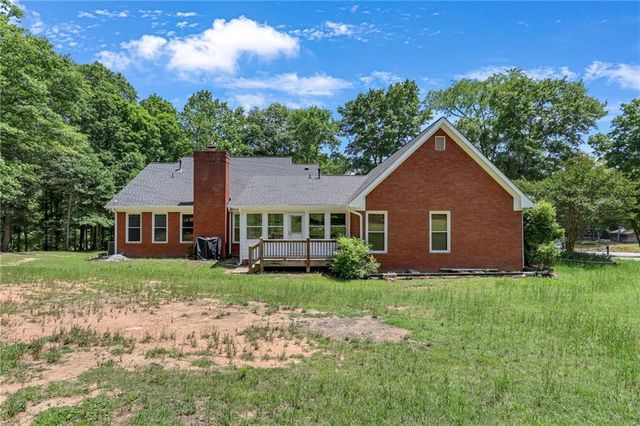 2660 Sandy Creek Circle, Loganville, GA 30052