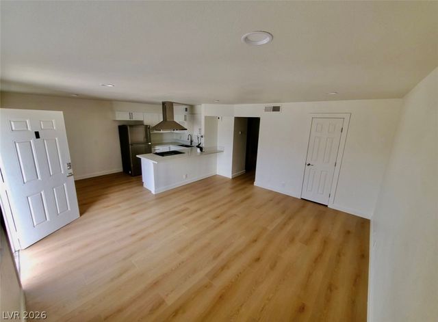 2121 Oceanus Lane 4, Las Vegas, NV 89115