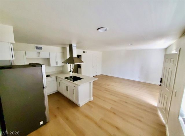 2121 Oceanus Lane 4, Las Vegas, NV 89115