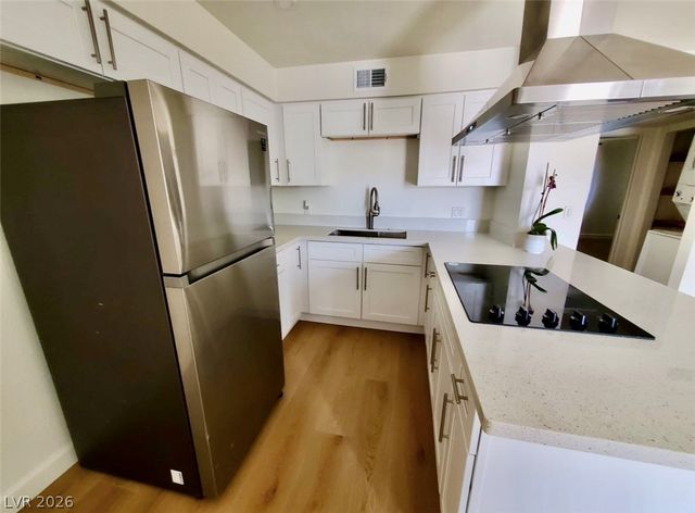 2121 Oceanus Lane 4, Las Vegas, NV 89115