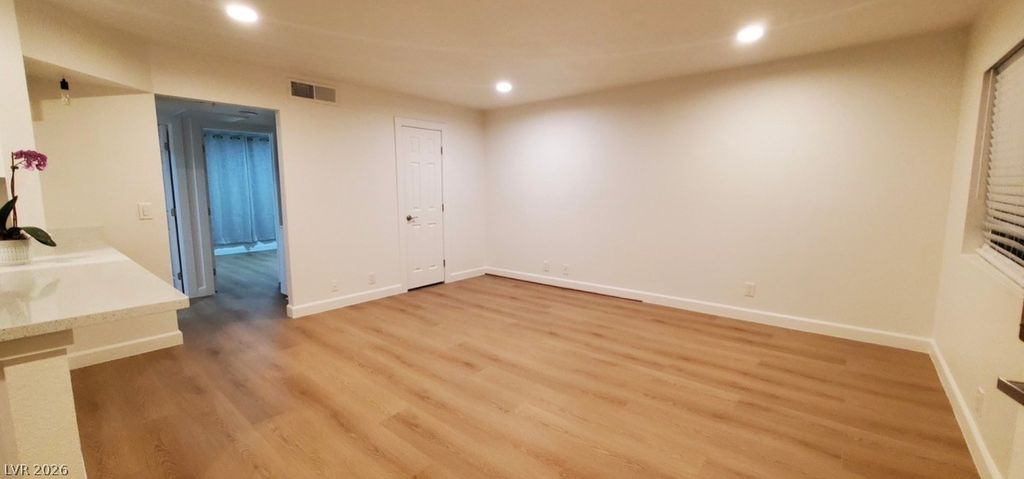 2121 Oceanus Lane 4, Las Vegas, NV 89115