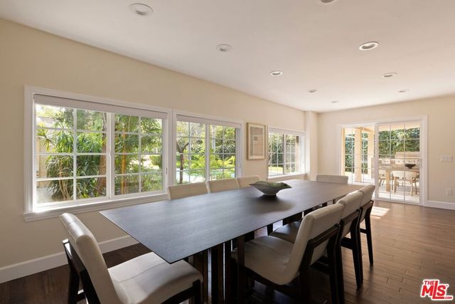 22910 Collins Street, Woodland Hills, CA 91367