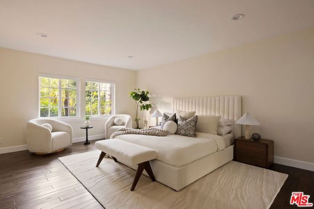 22910 Collins Street, Woodland Hills, CA 91367