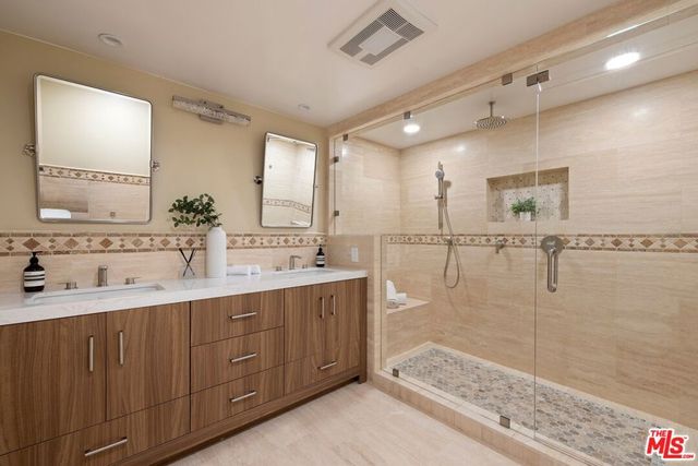 22910 Collins Street, Woodland Hills, CA 91367