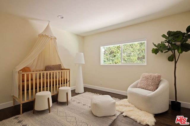 22910 Collins Street, Woodland Hills, CA 91367