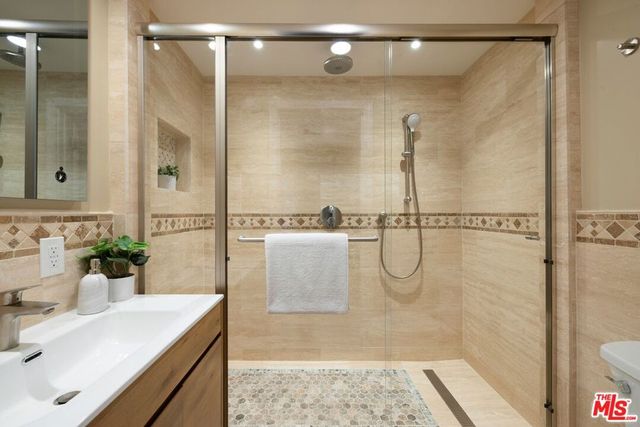 22910 Collins Street, Woodland Hills, CA 91367