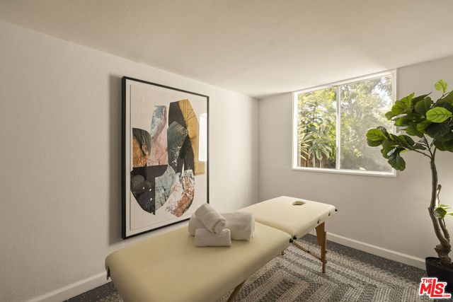 22910 Collins Street, Woodland Hills, CA 91367