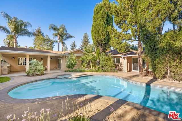 22910 Collins Street, Woodland Hills, CA 91367