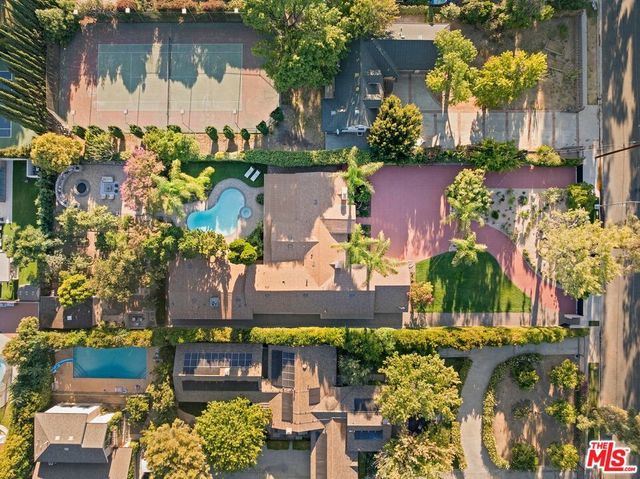 22910 Collins Street, Woodland Hills, CA 91367