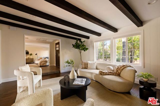 22910 Collins Street, Woodland Hills, CA 91367