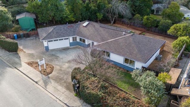 670 La Mesa Drive, Portola Valley, CA 94028