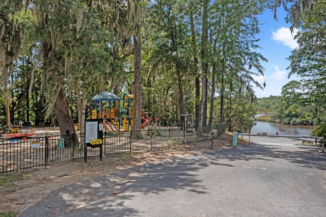 216 Runnymede Lane, Summerville, SC 29485