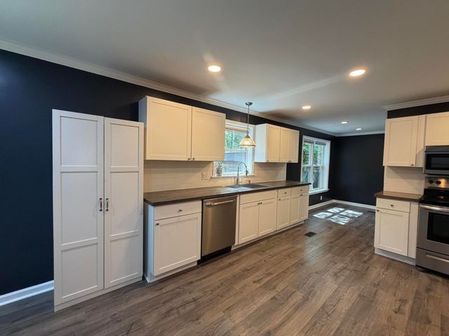 216 Runnymede Lane, Summerville, SC 29485