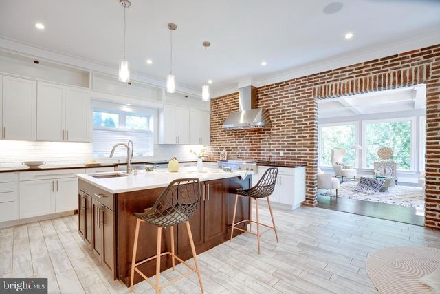 510 WALKER ST SW, Vienna, VA 22180