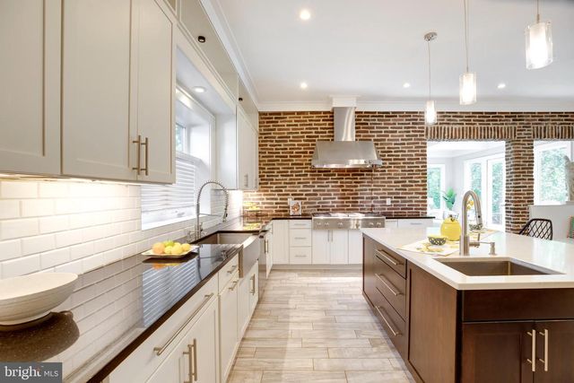 510 WALKER ST SW, Vienna, VA 22180