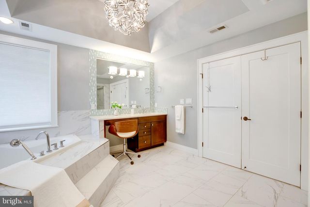 510 WALKER ST SW, Vienna, VA 22180