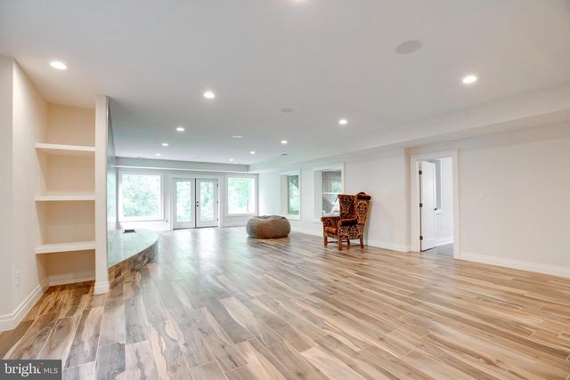 510 WALKER ST SW, Vienna, VA 22180