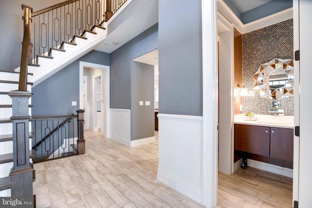 510 WALKER ST SW, Vienna, VA 22180