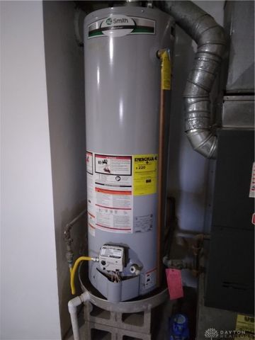 512 N Sherry Drive, Dayton, OH 45426