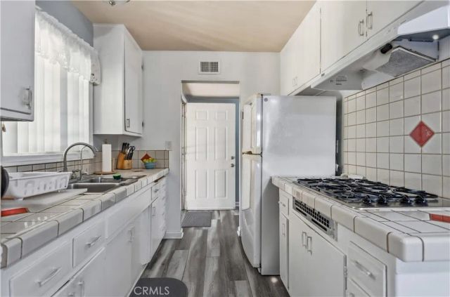 11474 Gladstone, Sylmar, CA 91342