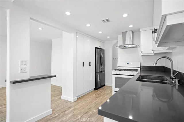 2359 Mira Vista Avenue F, Montrose, CA 91020