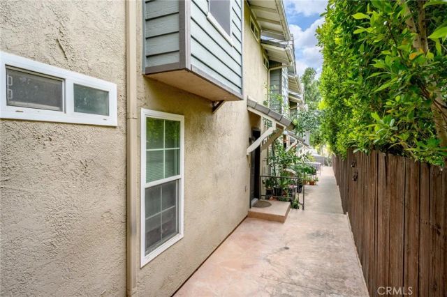 2359 Mira Vista Avenue F, Montrose, CA 91020
