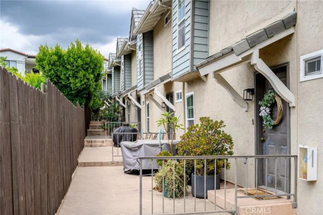 2359 Mira Vista Avenue F, Montrose, CA 91020