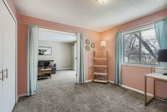 927 Pond View Court, Vadnais Heights, MN 55127