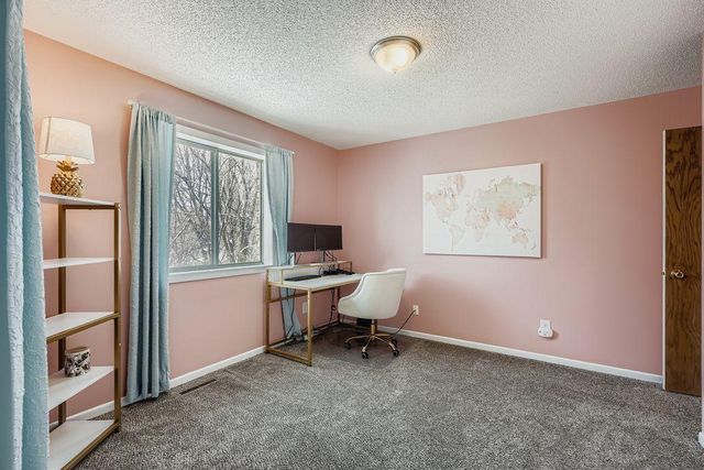 927 Pond View Court, Vadnais Heights, MN 55127