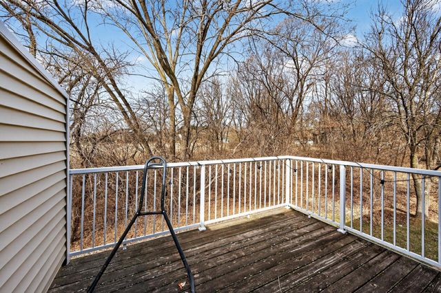 927 Pond View Court, Vadnais Heights, MN 55127