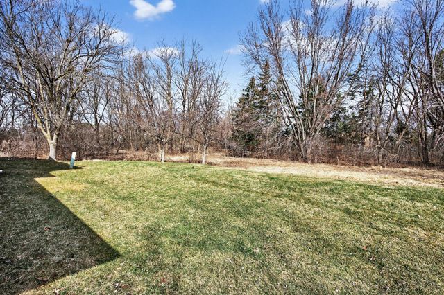 927 Pond View Court, Vadnais Heights, MN 55127