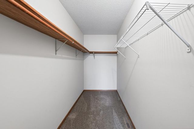 927 Pond View Court, Vadnais Heights, MN 55127