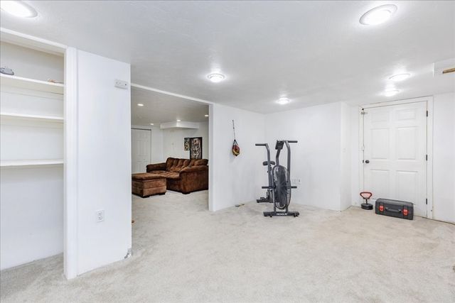 66 Hamilton St 3, Leominster, MA 01453
