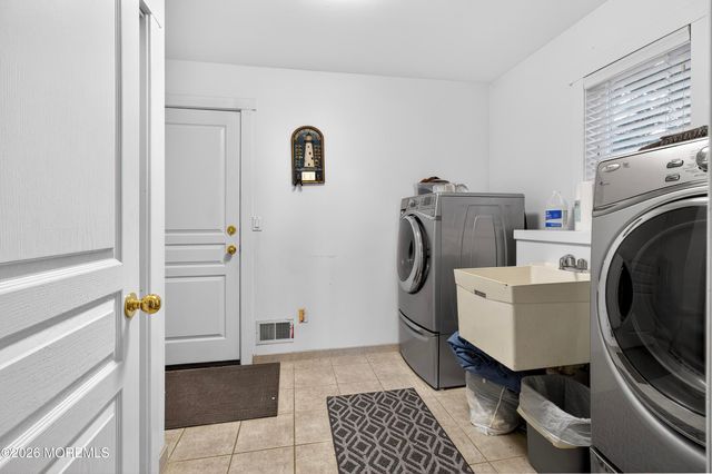 586 Kingfisher Circle, Brick, NJ 08723