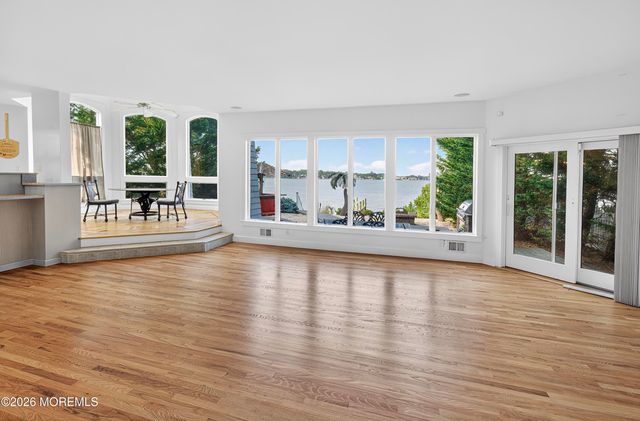 586 Kingfisher Circle, Brick, NJ 08723