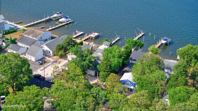 586 Kingfisher Circle, Brick, NJ 08723